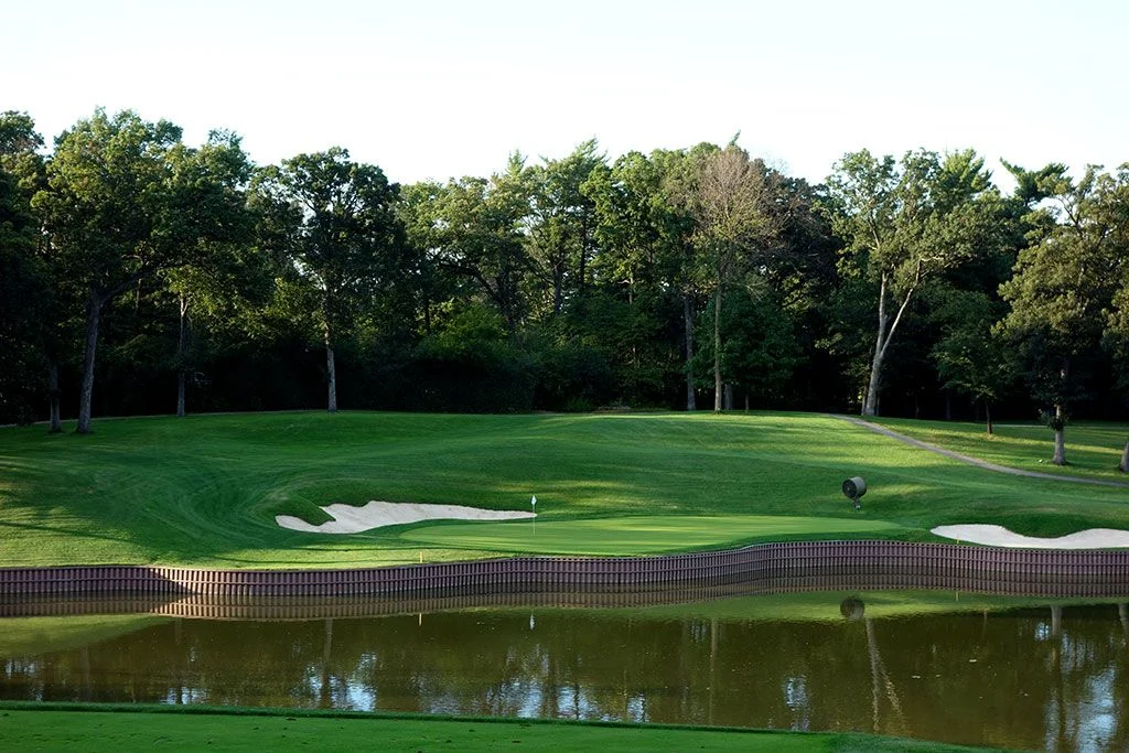 Hồ nước và sân golf - hình nền điện thoại phong cảnh đẹp