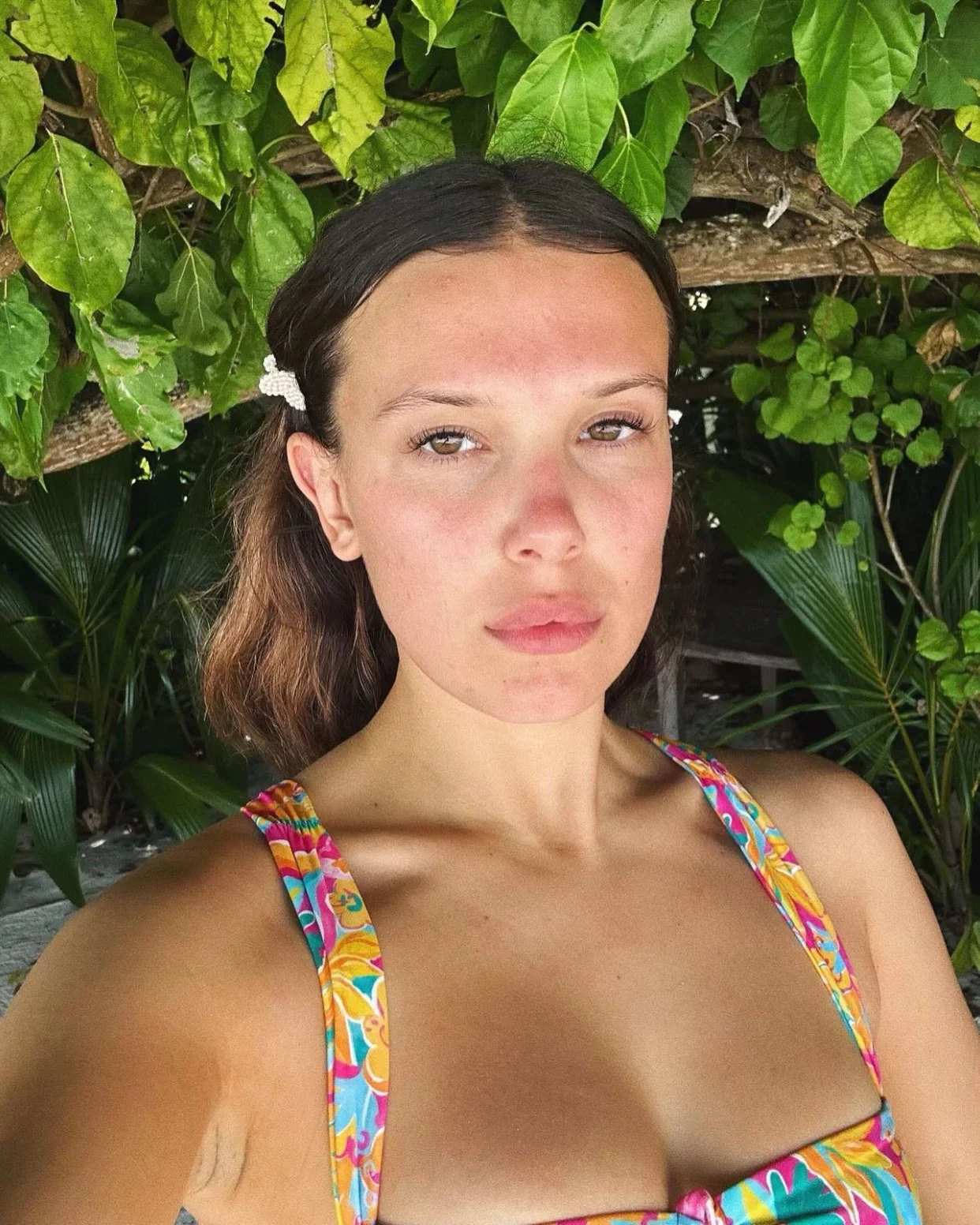 Millie Bobbie Brown không nghĩ da mụn là xấu | Harper's Bazaar Việt Nam