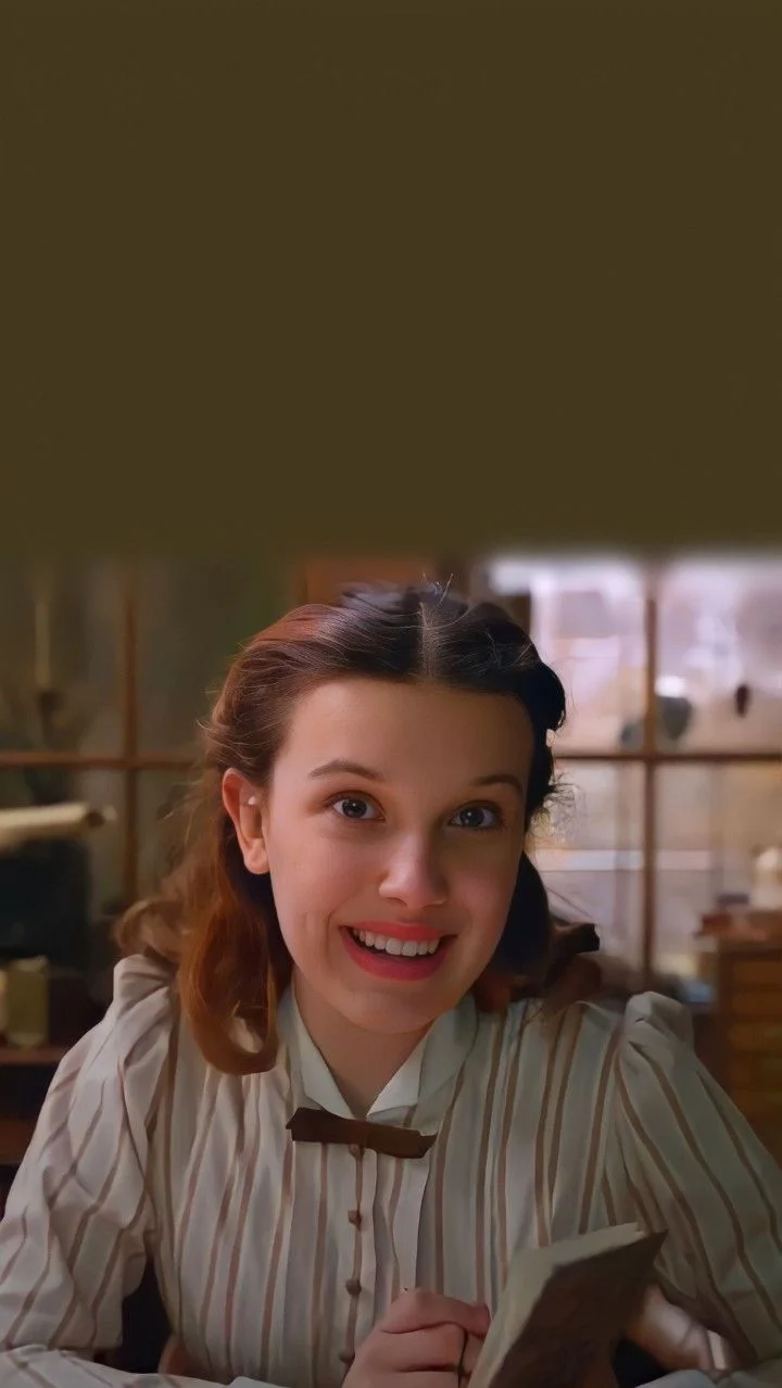 Hình 12 trong bộ sưu tập millie bobby brown