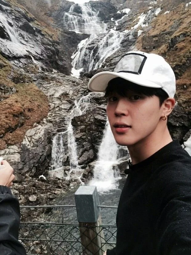 Bài đăng ca ngợi visual của Jimin